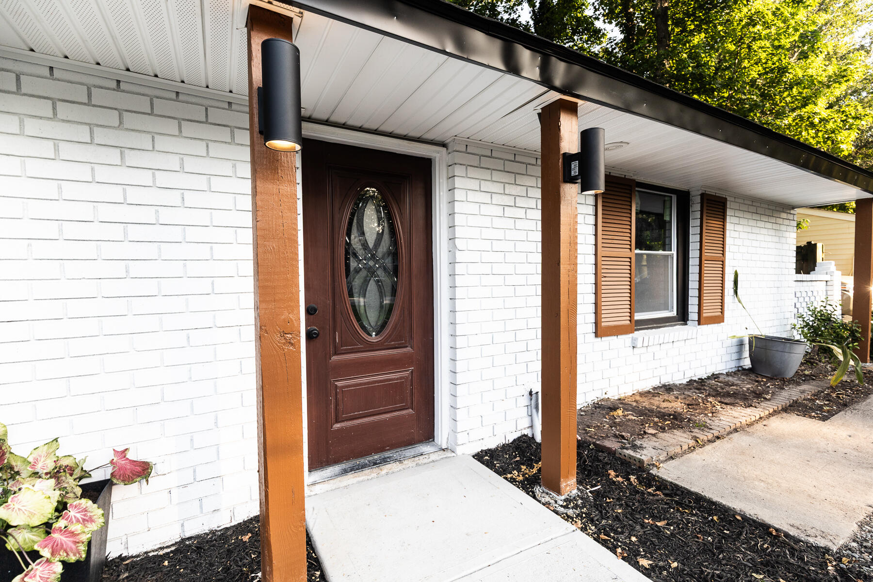 1129 Dickson Avenue