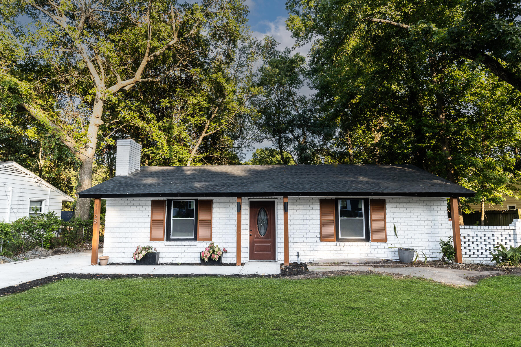 1129 Dickson Avenue