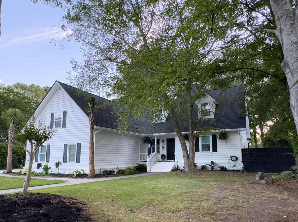 Photo of 27 Fitzroy Drive, Charleston, SC 29414 (MLS # 26003606)