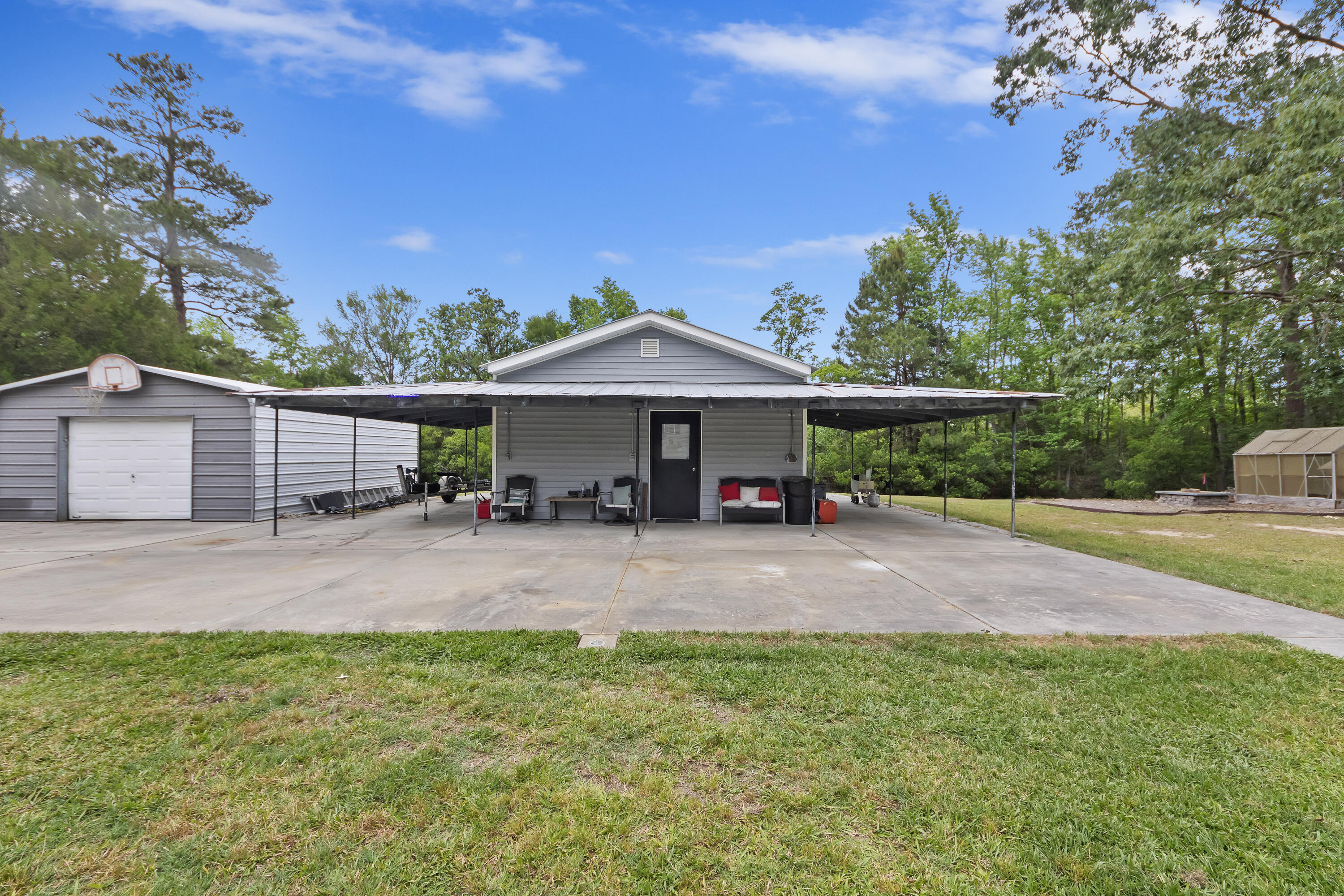 589 Backfield Road