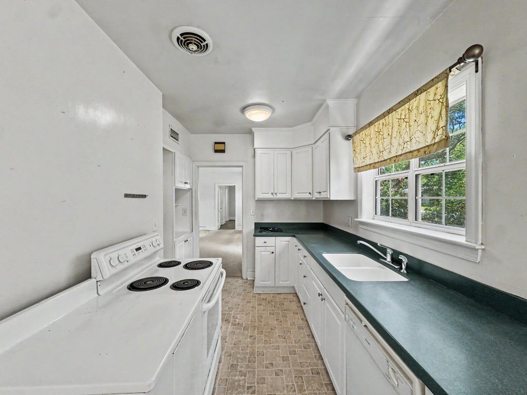 Photo of 305 Geddes Avenue, Charleston, SC 29407 (MLS # 26014282)