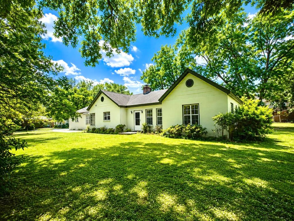 Photo of 305 Geddes Avenue, Charleston, SC 29407 (MLS # 26014282)