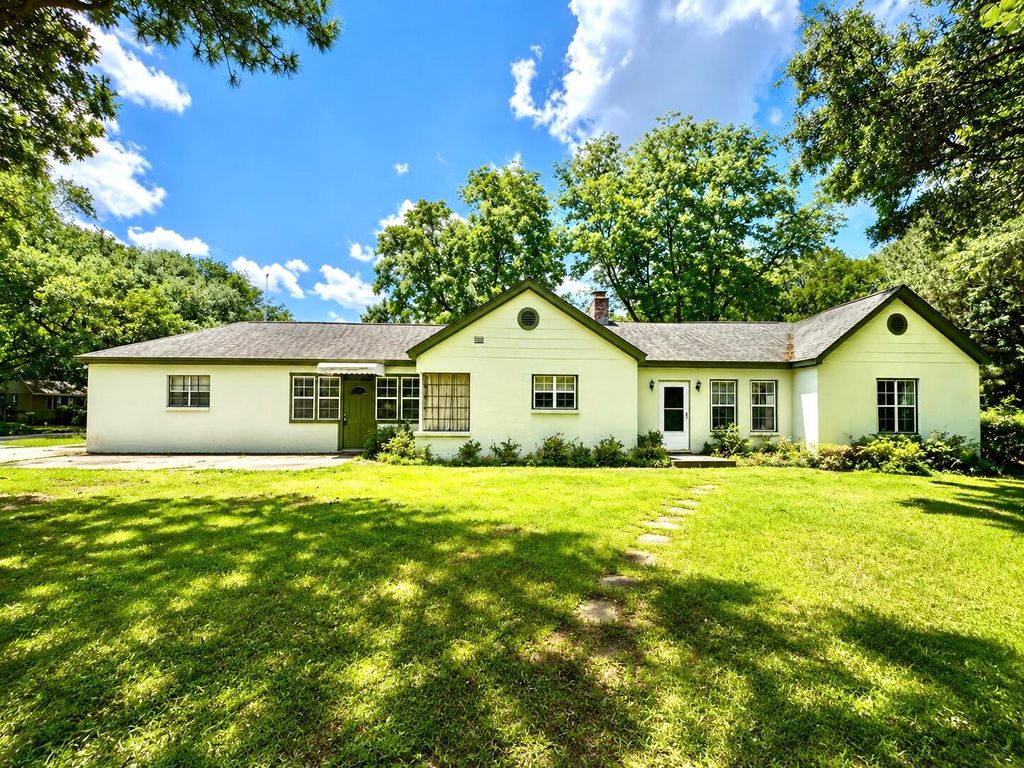 Photo of 305 Geddes Avenue, Charleston, SC 29407 (MLS # 26014282)