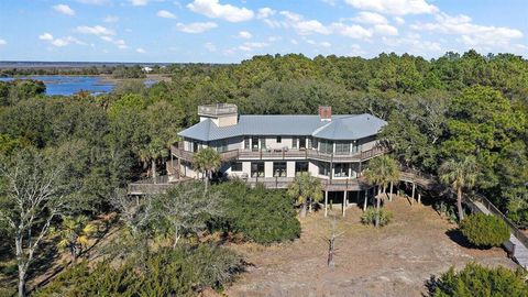 A home in Dewees Island