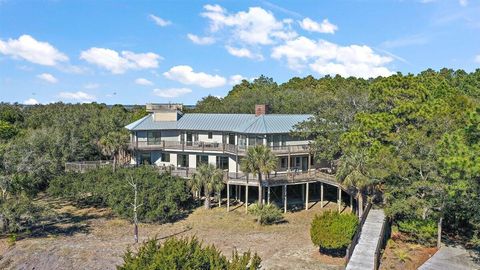 A home in Dewees Island