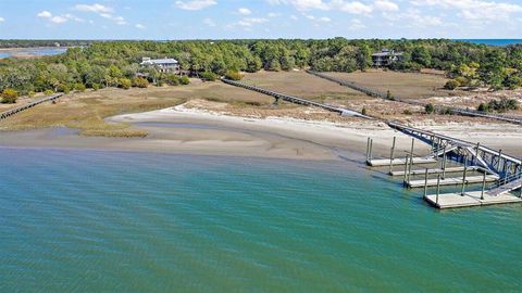 A home in Dewees Island