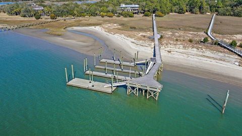 A home in Dewees Island