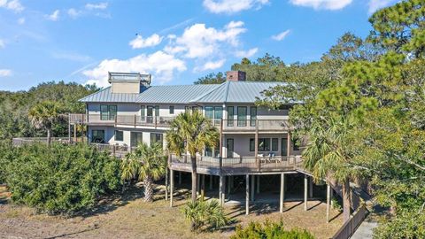 A home in Dewees Island