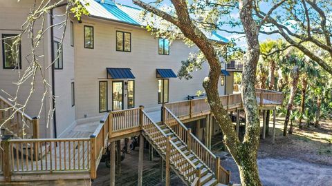 A home in Dewees Island