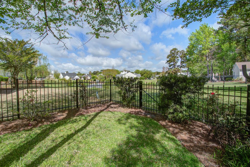 Photo of 1462 Clarendon Way, Mount Pleasant, SC 29466 (MLS # 26009119)