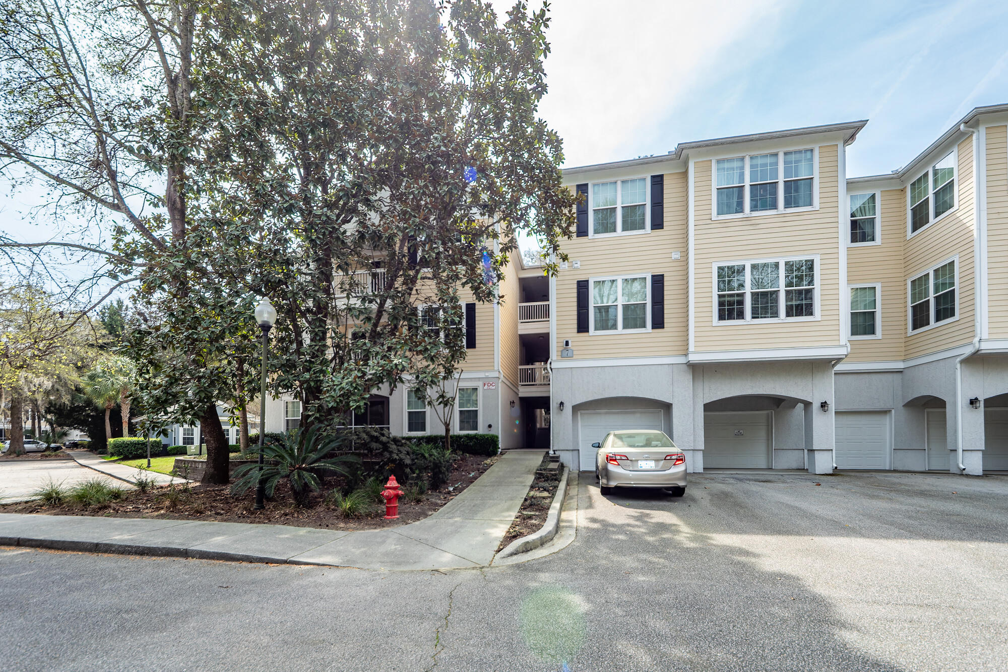 60 Fenwick Hall Allee Alley Apt 735