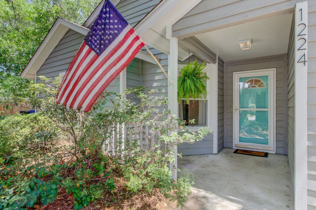 Photo of 1224 Decoy Court, Mount Pleasant, SC 29464 (MLS # 26011092)