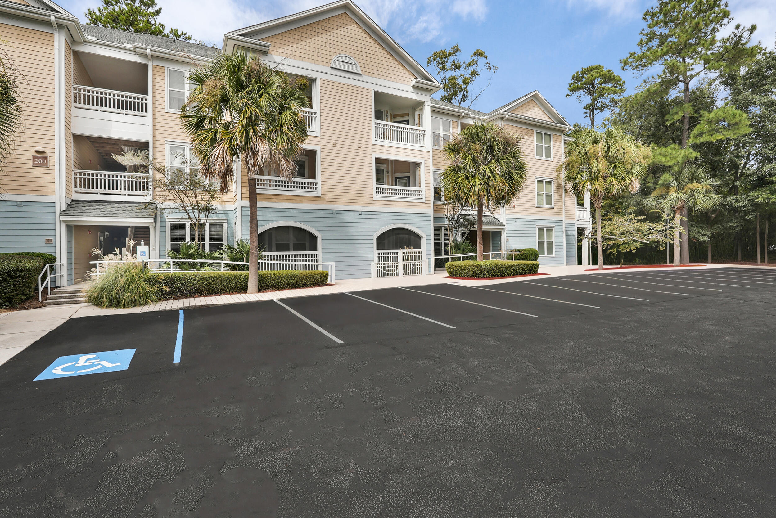 200 Bucksley Lane #205