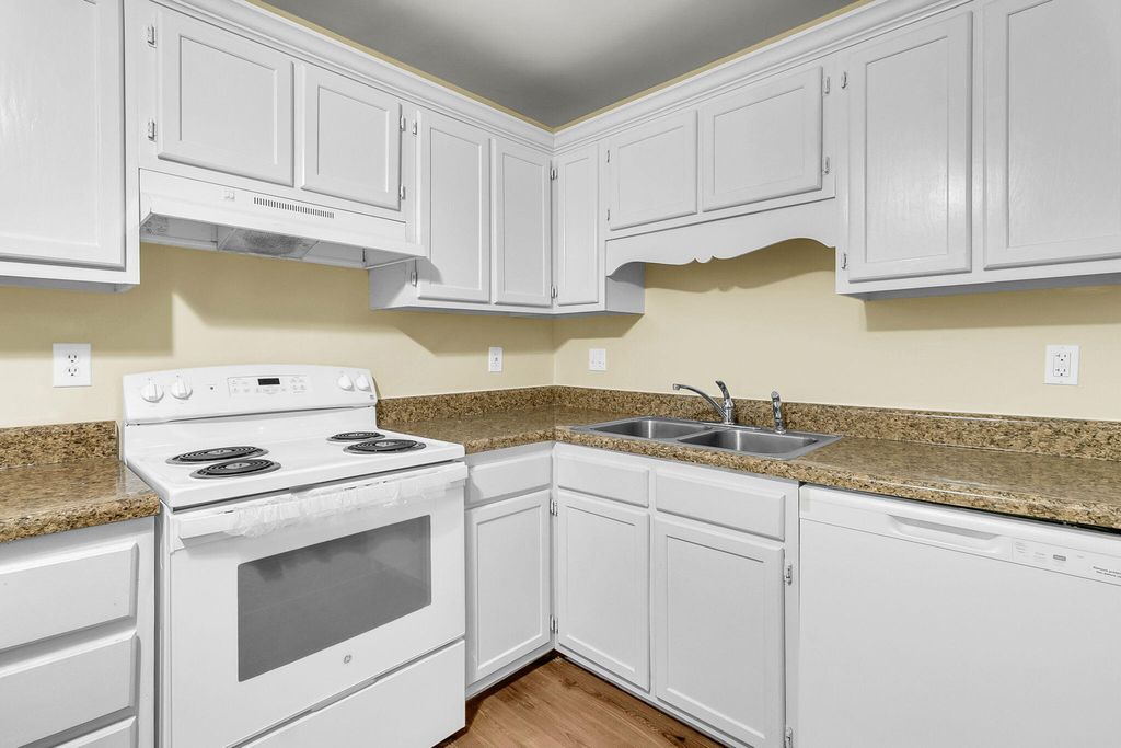 Photo of 6239 Lucille Drive Drive #17-D, North Charleston, SC 29406 (MLS # 25027097)