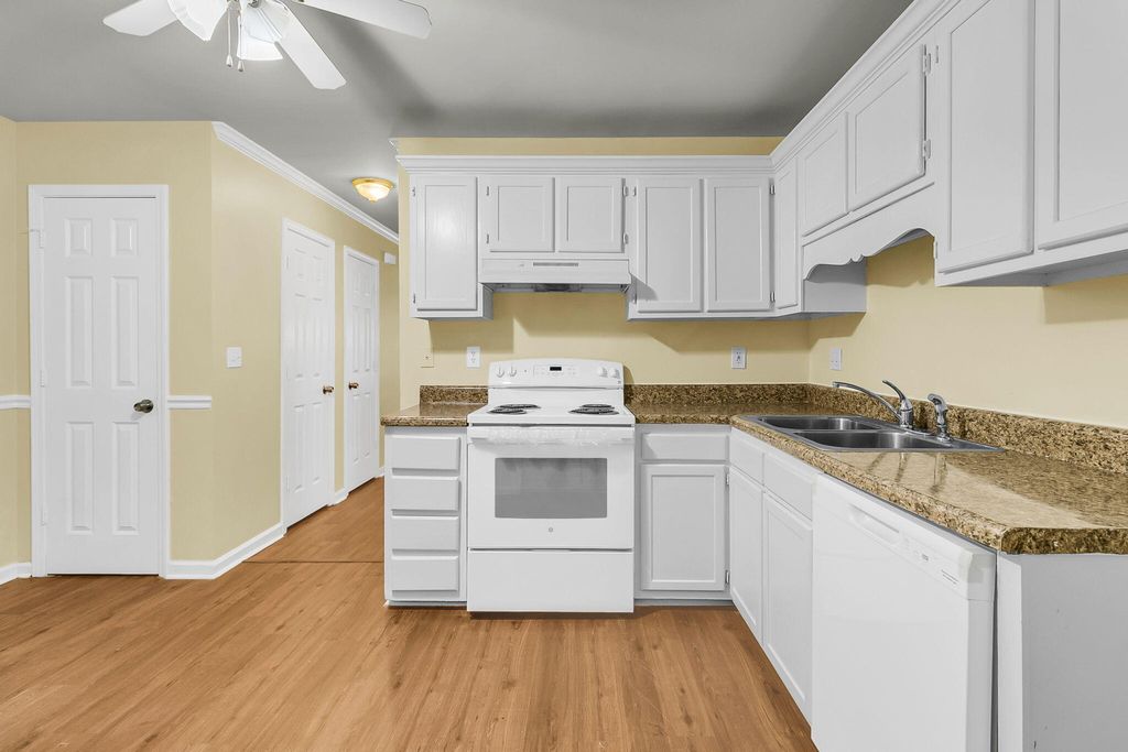 Photo of 6239 Lucille Drive Drive #17-D, North Charleston, SC 29406 (MLS # 25027097)