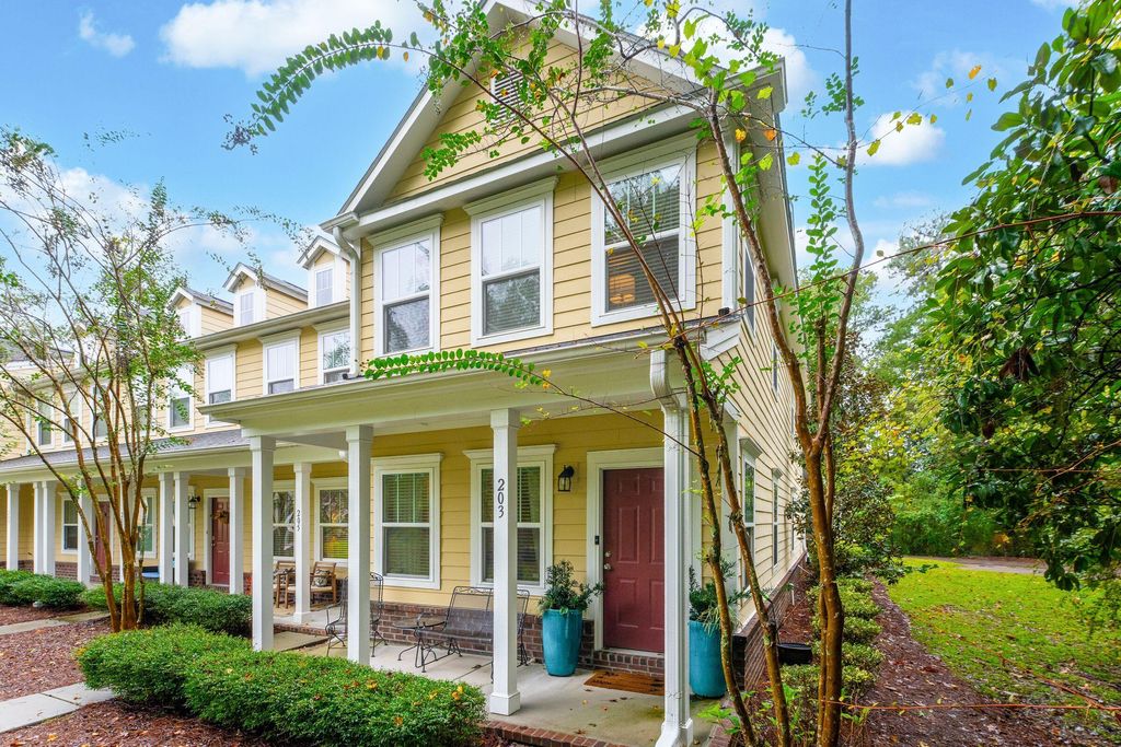 Photo of 203 Bennett Lane, Summerville, SC 29483 (MLS # 25028175)