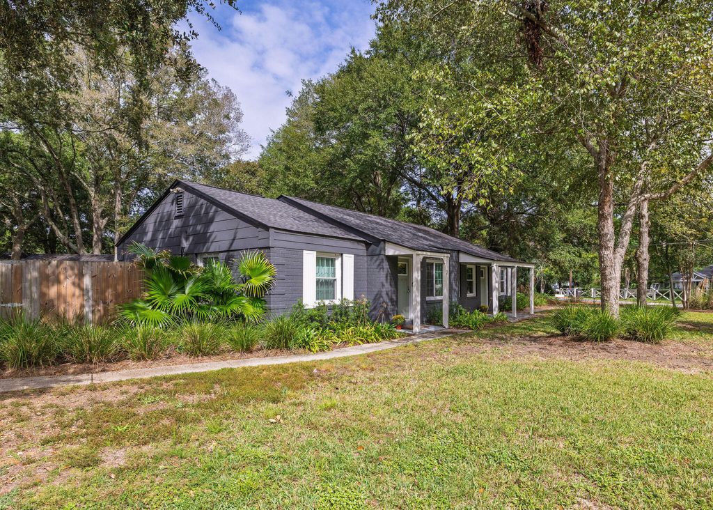 Photo of 2 Ellen Avenue, Mount Pleasant, SC 29464 (MLS # 25027591)