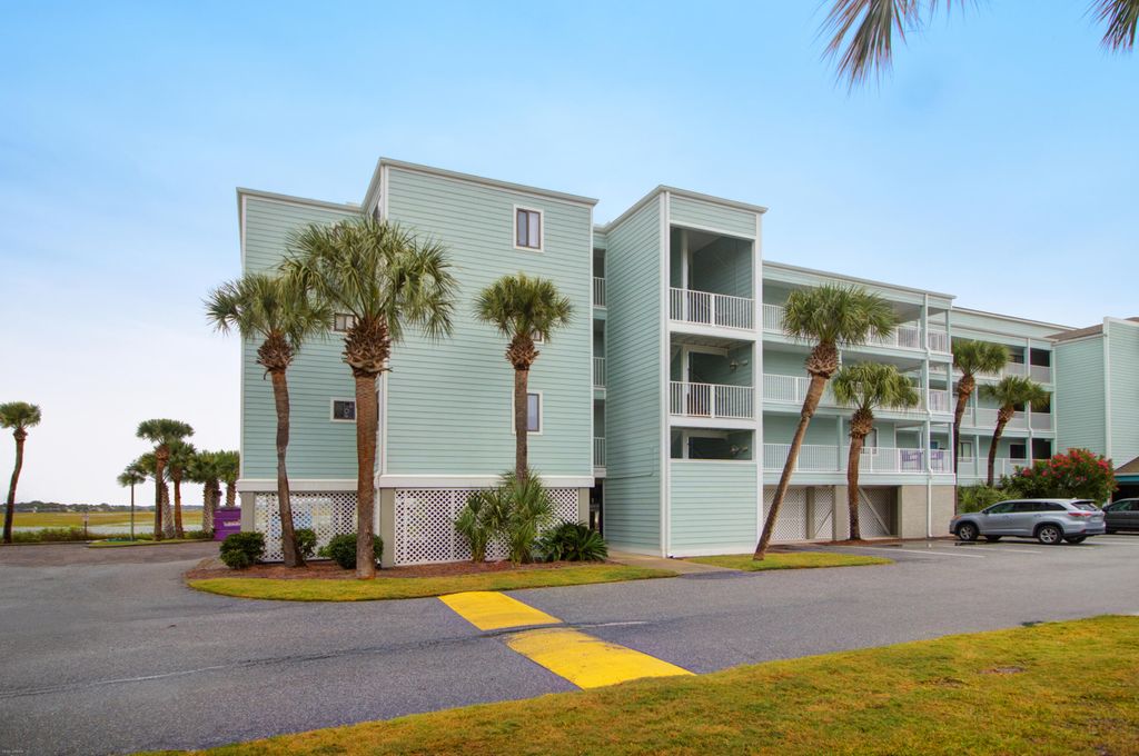 Photo of 163 Marsh View Villas Dr, Folly Beach, SC 29439 (MLS # 25027726)