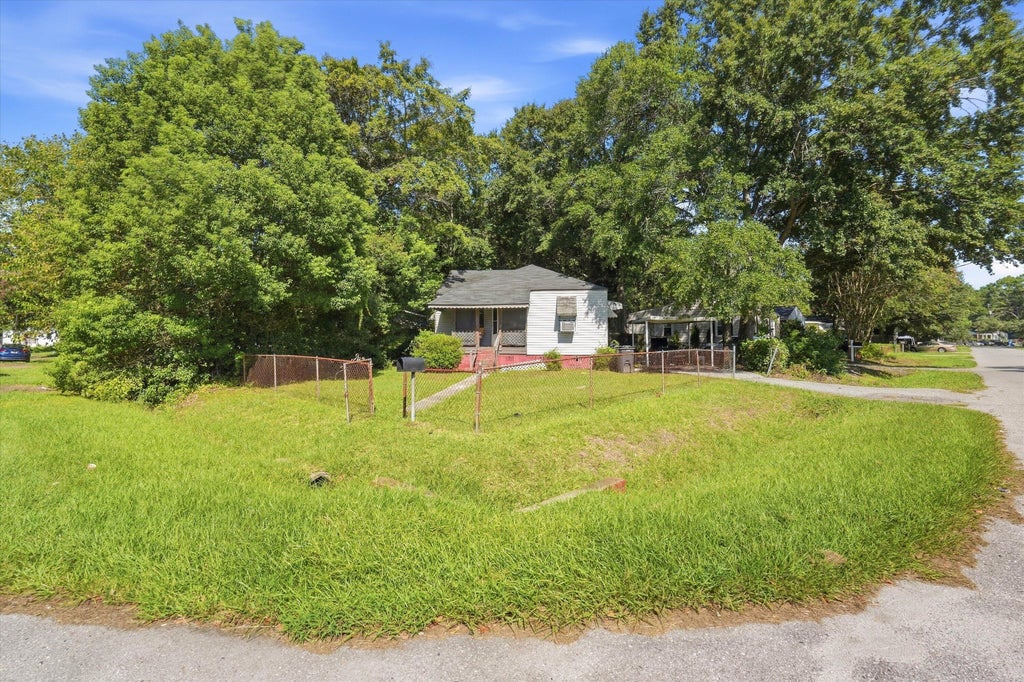Photo of 2902 Alabama Drive, North Charleston, SC 29405 (MLS # 26026646)