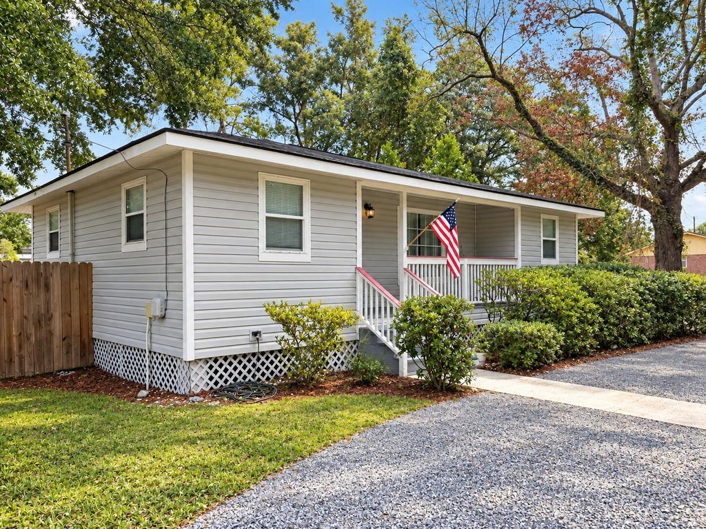 Photo of 1022 Seaside Lane, Charleston, SC 29412 (MLS # 26027531)