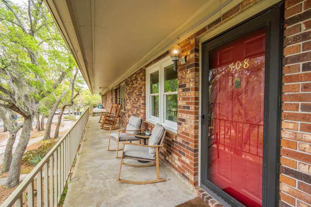 Photo of 408 Saint Charles Court, Charleston, SC 29407 (MLS # 26010096)