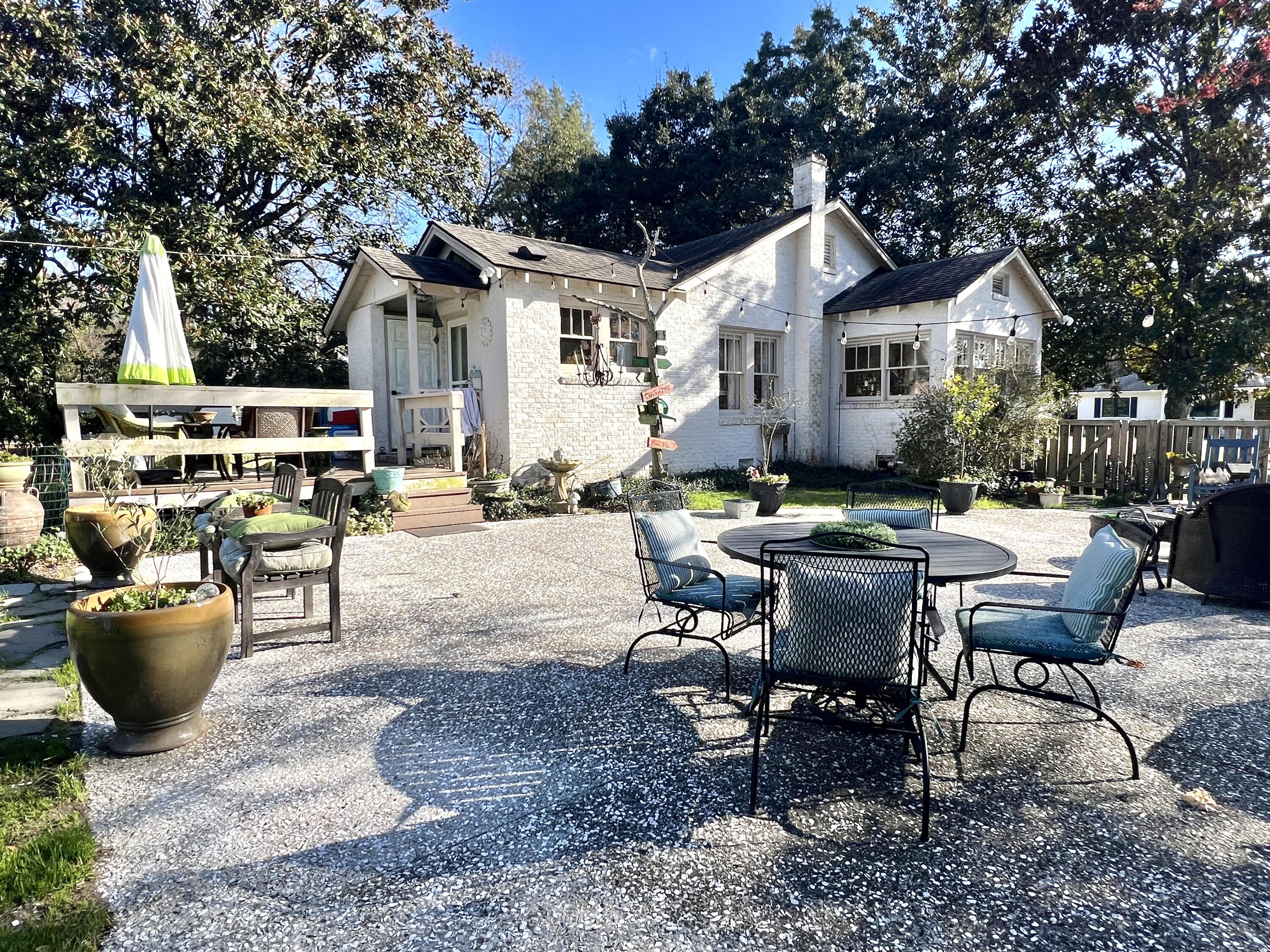 1150 Pleasant Pines Street