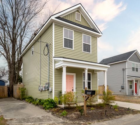 A home in North Charleston