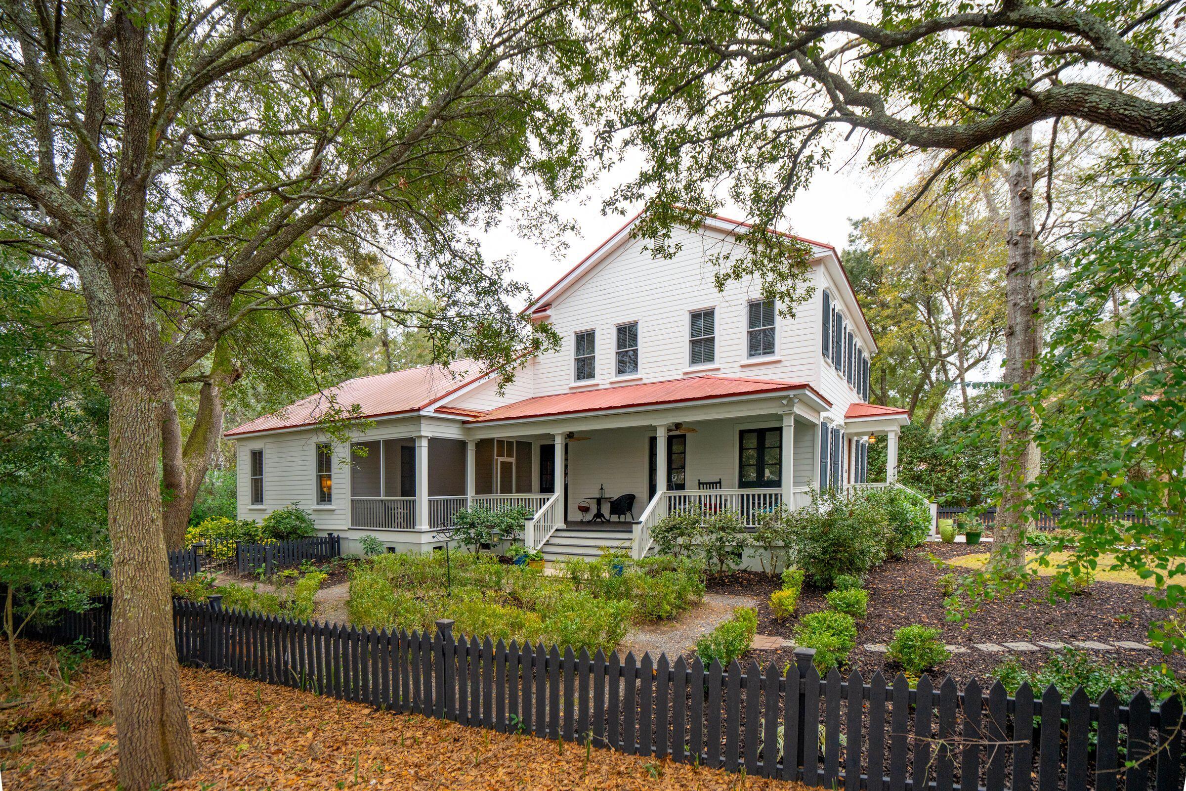 305 N Civitas Street