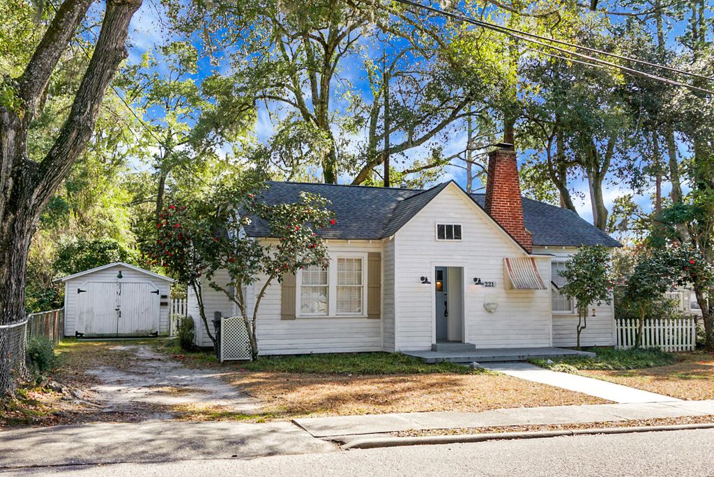 Photo of 221 Brownlehe Street, Walterboro, SC 29488 (MLS # 26004950)