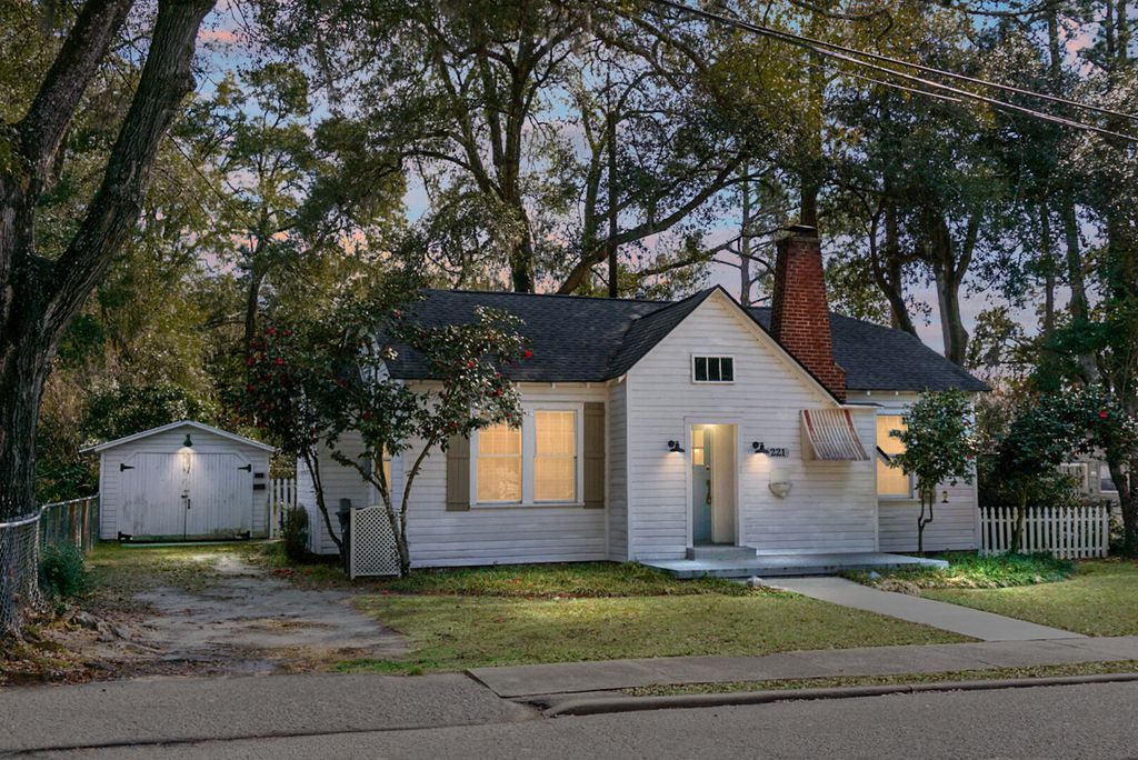 Photo of 221 Brownlehe Street, Walterboro, SC 29488 (MLS # 26004950)