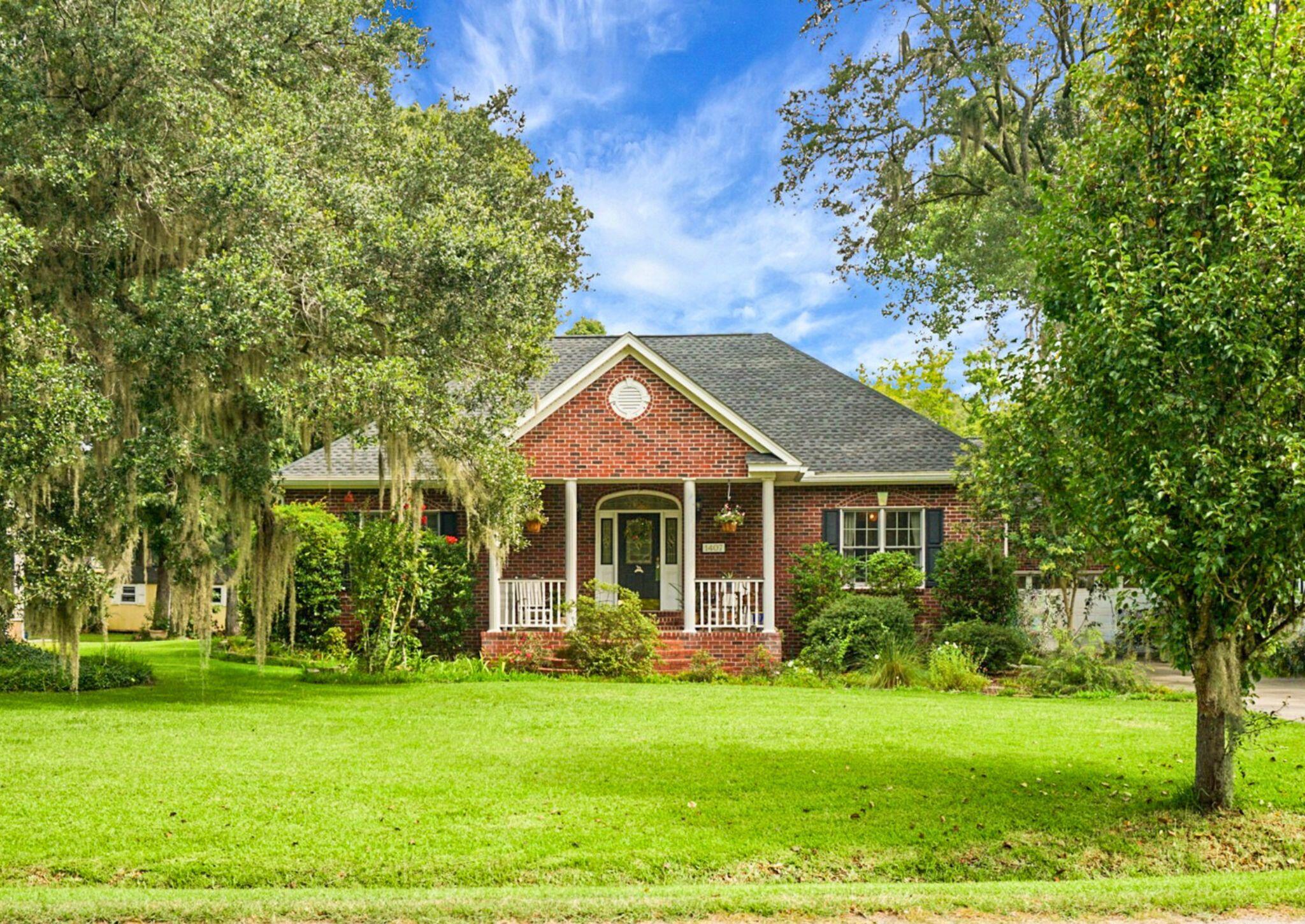 1407 Dennis Boulevard
