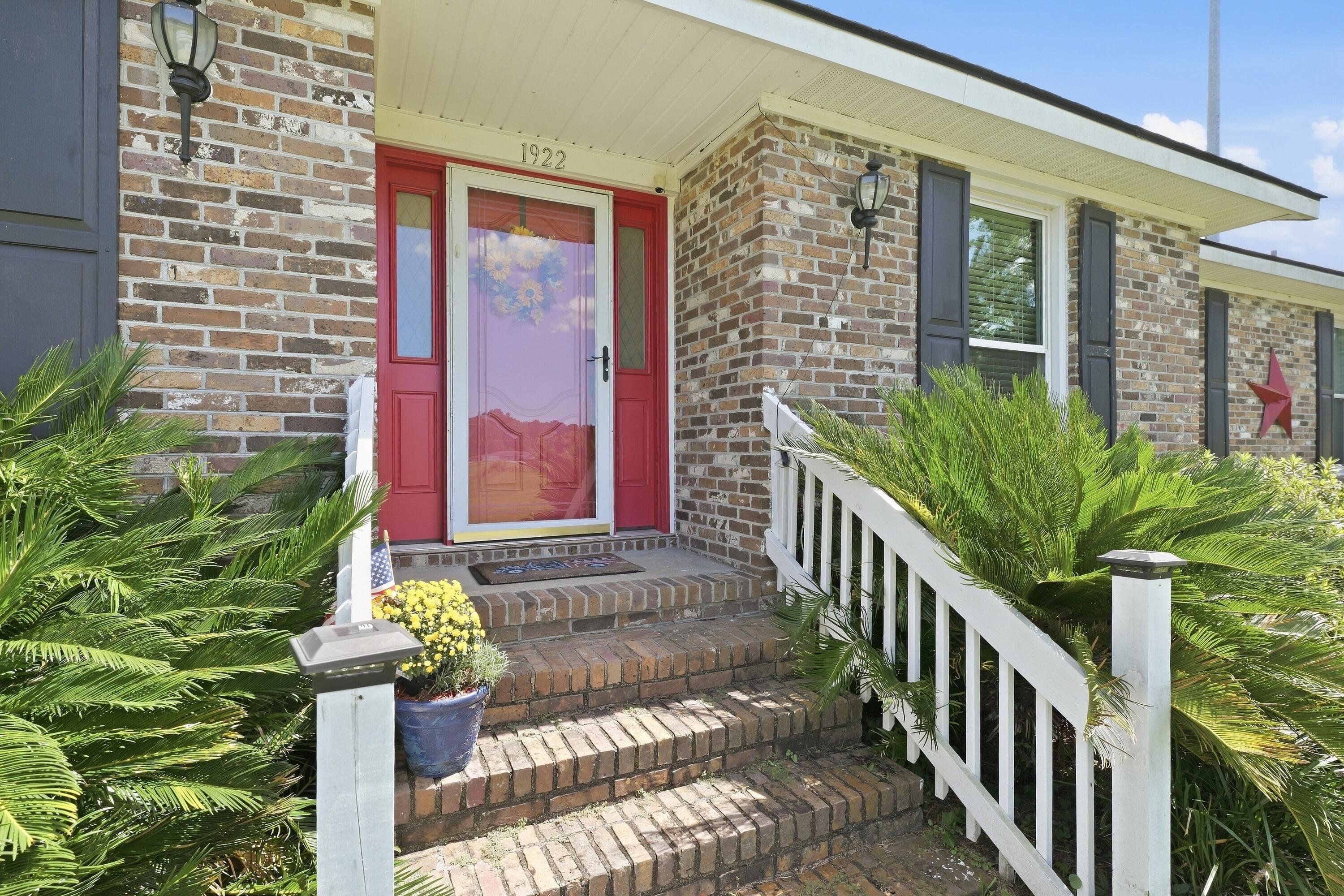 1922 S Live Oak Drive