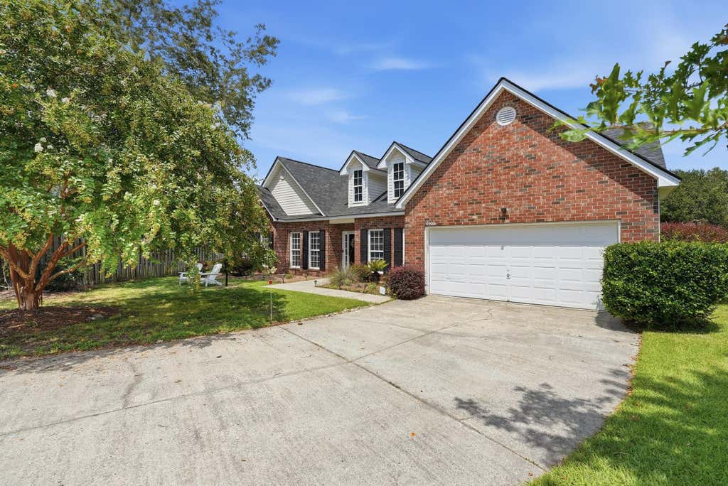 Photo of 4905 Hillsborough Place, Summerville, SC 29485 (MLS # 26023456)
