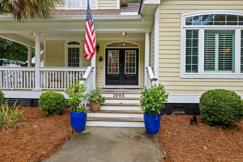 Photo of 1005 Island Crossing Drive, Hanahan, SC 29410 (MLS # 26024223)