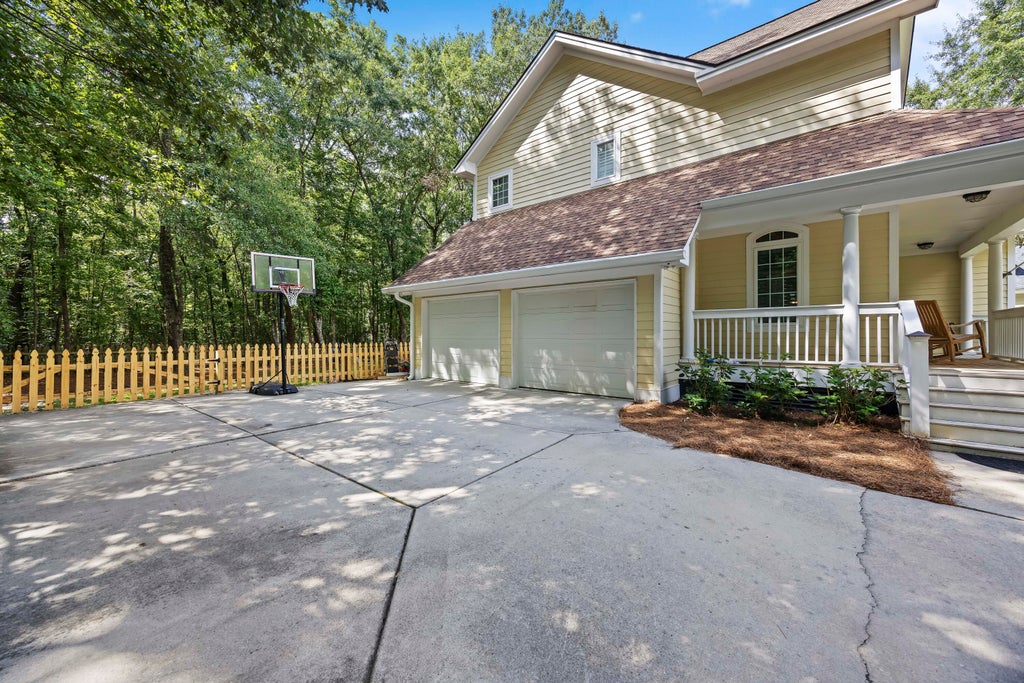 Photo of 1005 Island Crossing Drive, Hanahan, SC 29410 (MLS # 26024223)