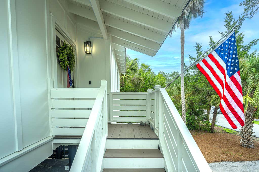 Photo of 25 Sandcrab Court, Isle of Palms, SC 29451 (MLS # 26022316)