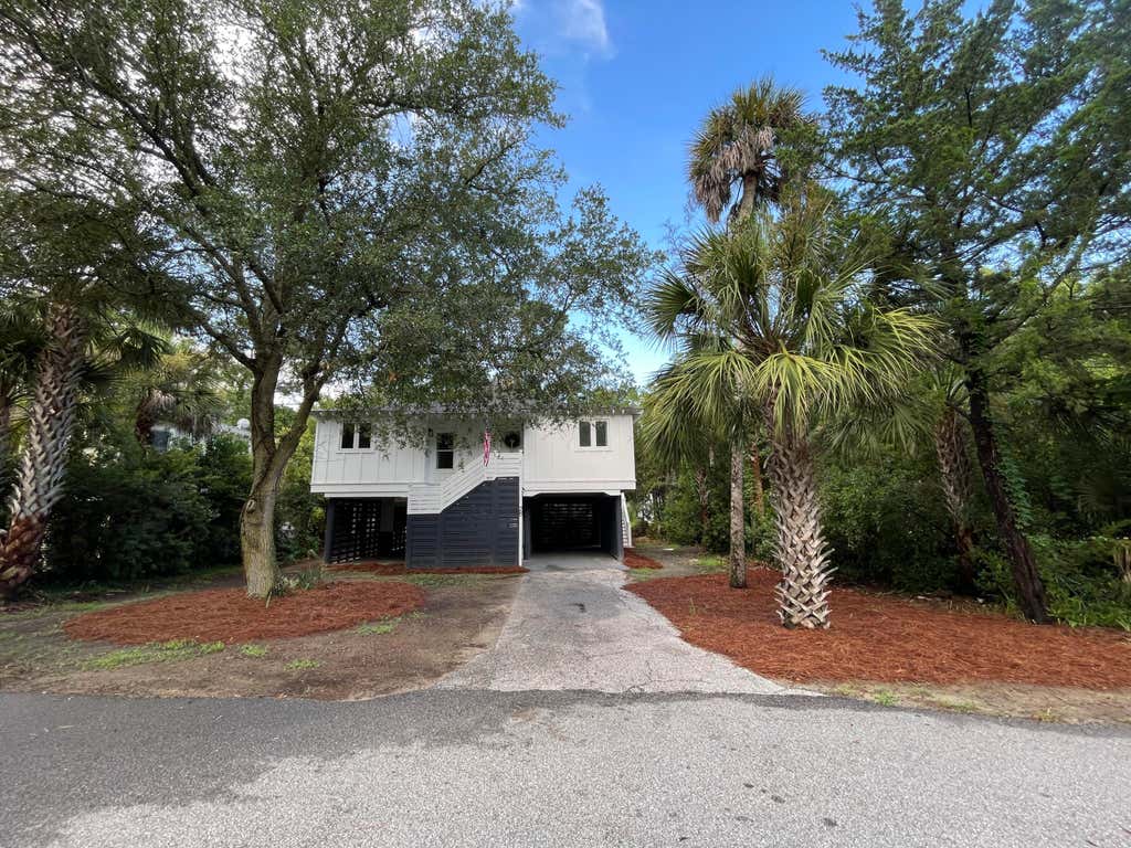 Photo of 25 Sandcrab Court, Isle of Palms, SC 29451 (MLS # 26022316)