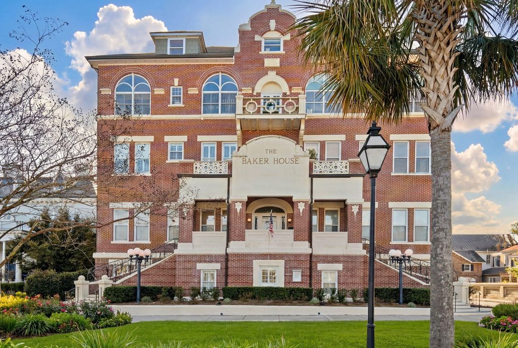 Photo of 55 Ashley Avenue #17, Charleston, SC 29401 (MLS # 26015489)
