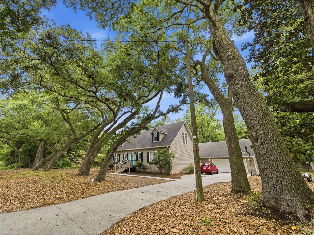Photo of 1519 Rifle Range Road, Mount Pleasant, SC 29464 (MLS # 26013143)