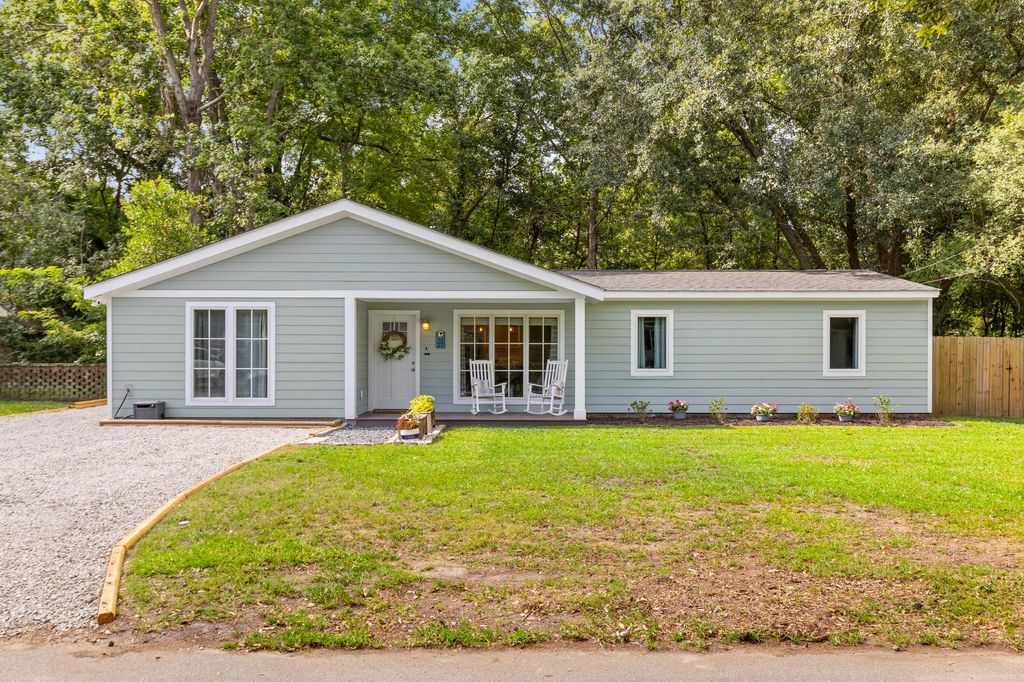 Photo of 1527 Staffordshire Drive, Charleston, SC 29407 (MLS # 26017995)