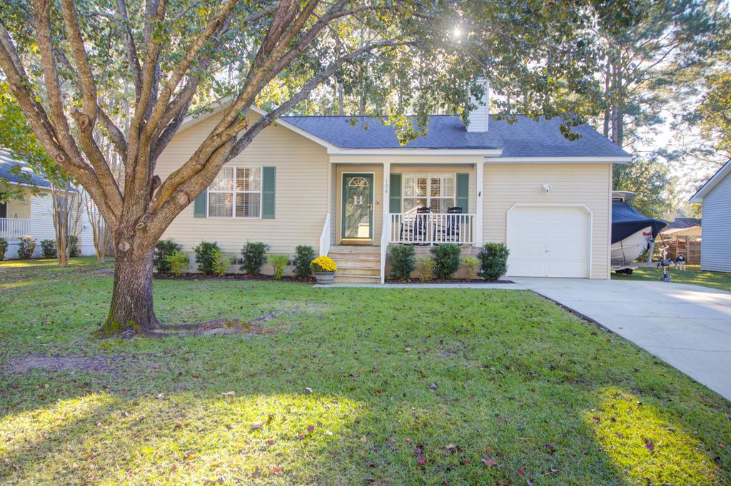 Photo of 108 Apache Drive, Summerville, SC 29483 (MLS # 25030292)