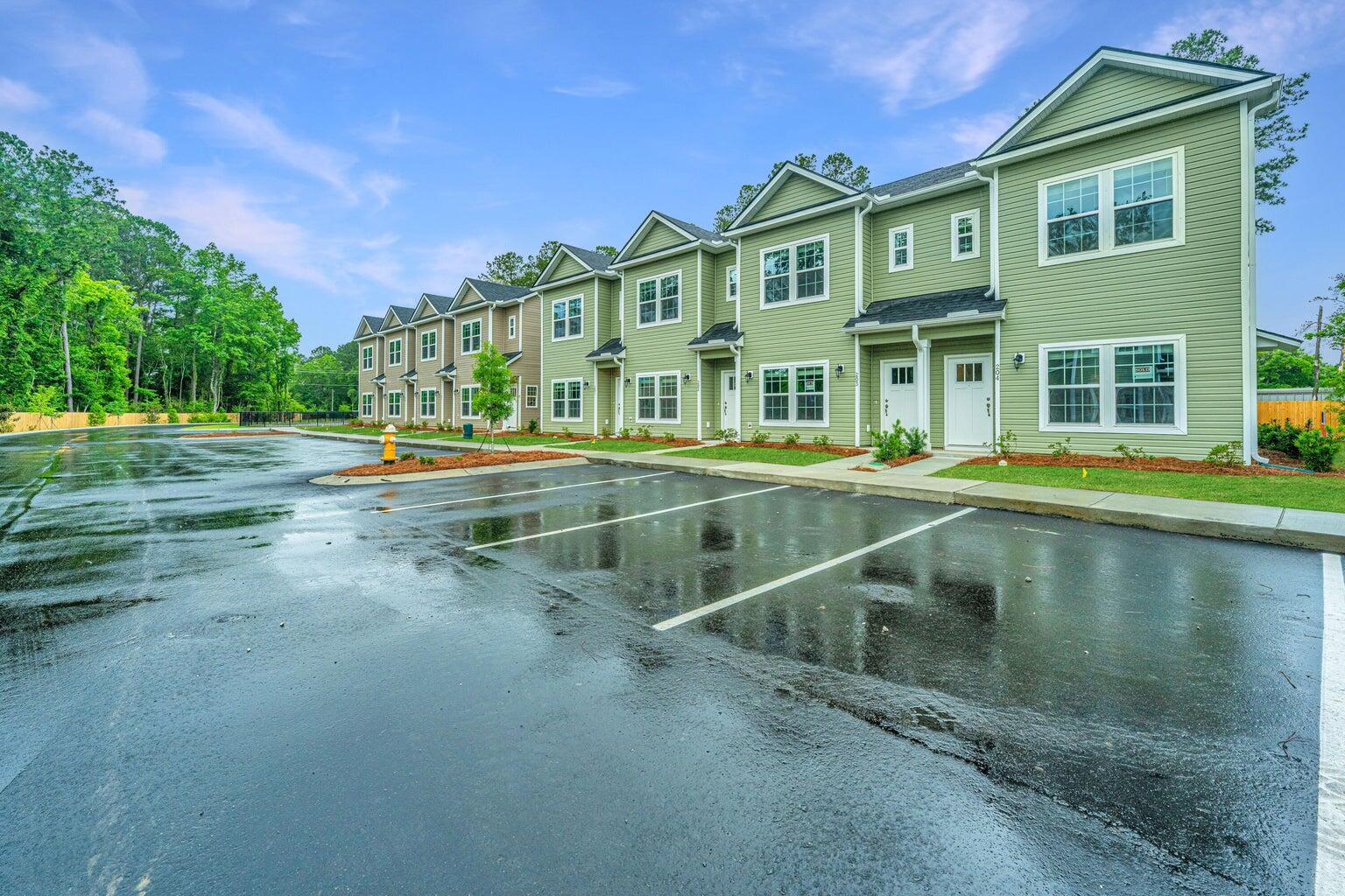 902 Twin Rivers Drive