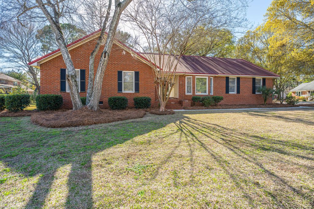 Photo of 2206 Hunter Creek Drive, Charleston, SC 29414 (MLS # 26006374)