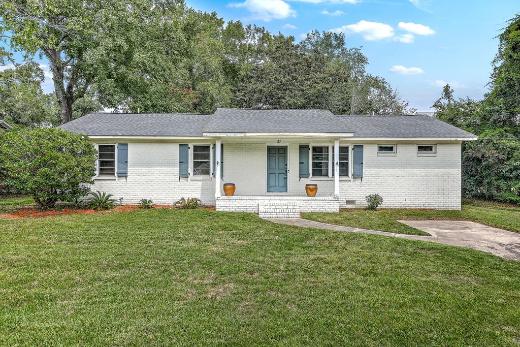 Photo of 1140 Pleasant Pines Road, Mount Pleasant, SC 29464 (MLS # 25023131)