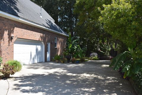 A home in North Charleston