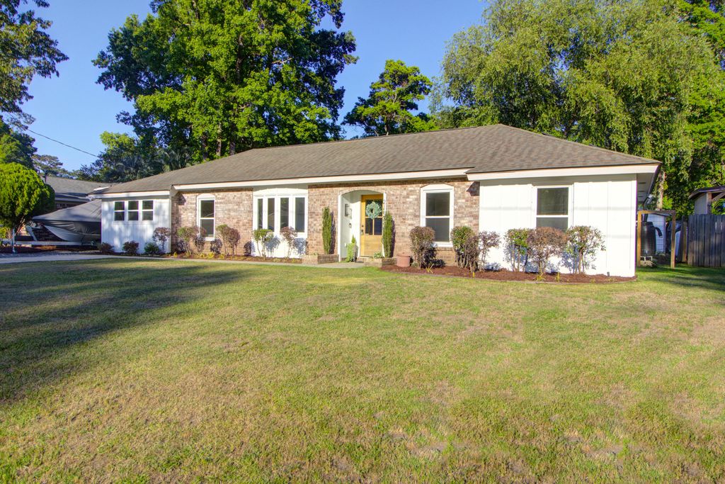 Photo of 2113 Chancellory Lane, Charleston, SC 29414 (MLS # 26014575)