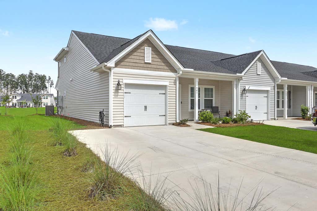Photo of 941 Dusk Drive, Summerville, SC 29486 (MLS # 26017146)