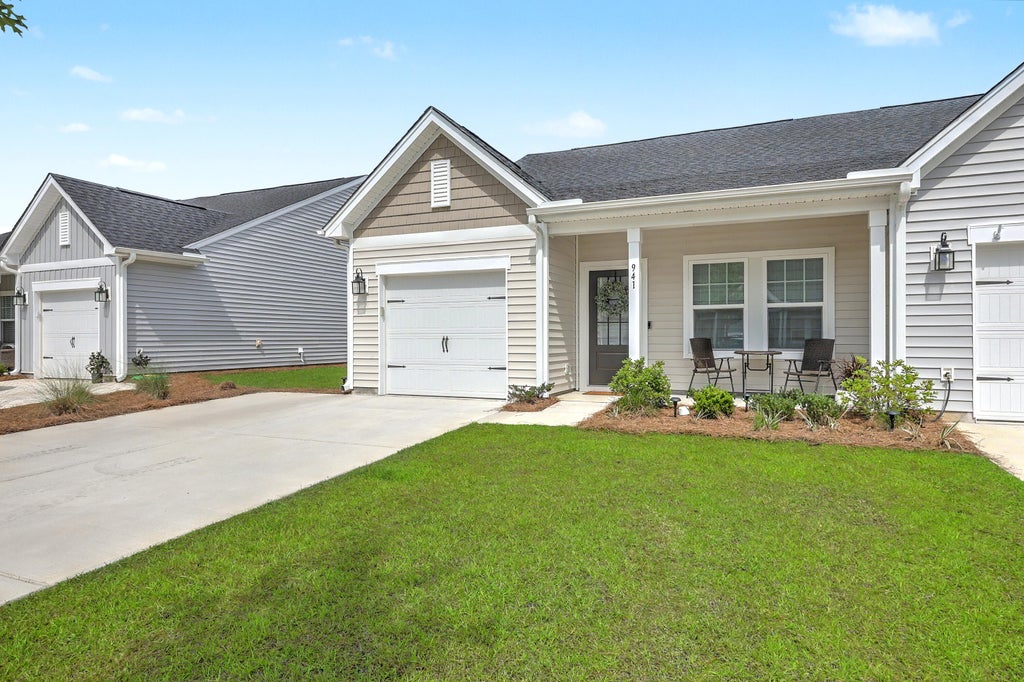 Photo of 941 Dusk Drive, Summerville, SC 29486 (MLS # 26017146)