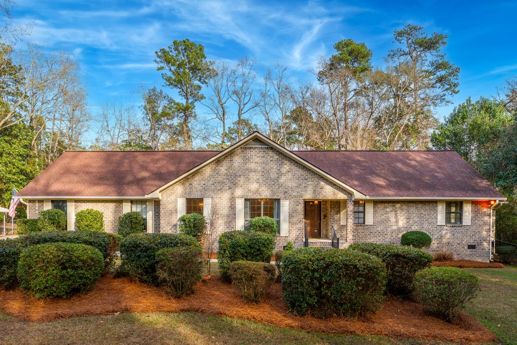 Photo of 110 Parkwood Drive, Summerville, SC 29483 (MLS # 26004596)