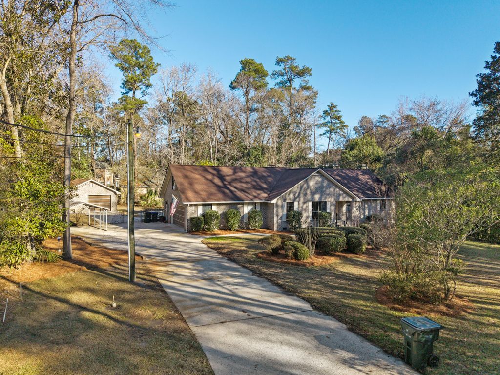 Photo of 110 Parkwood Drive, Summerville, SC 29483 (MLS # 26004596)